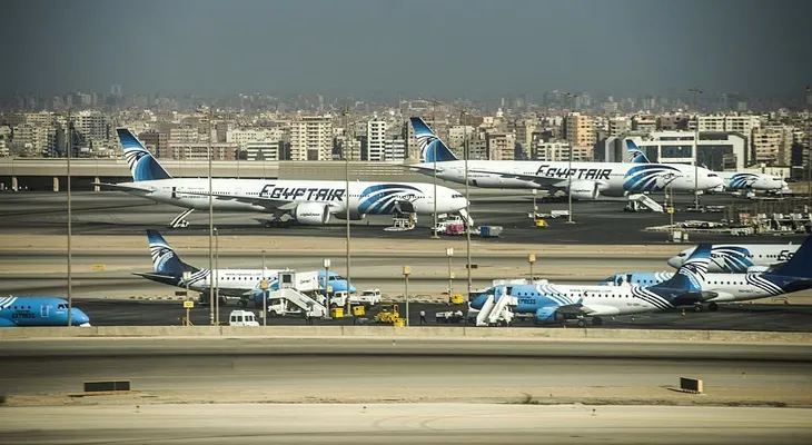 Avión de EgyptAir que volaba de París a El Cairo desaparece de los radares