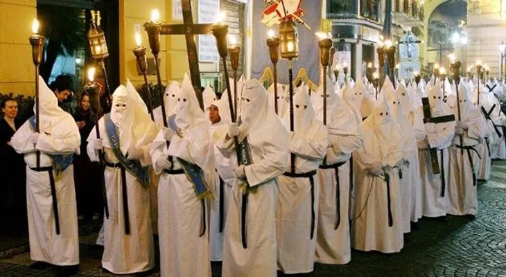 El Ku Klux Klan amenaza con usar fuerza letal contra manifestantes de Ferguson