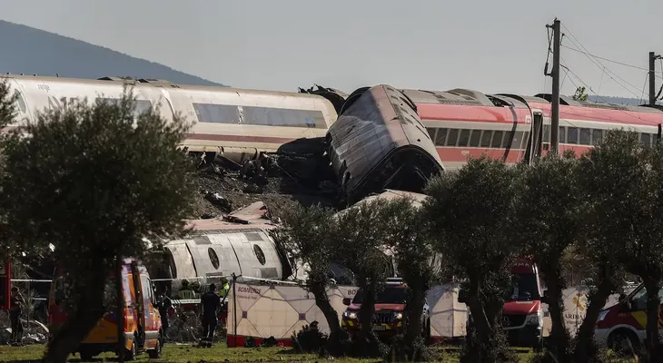 El fallo del sistema LZB y las órdenes erróneas de Adif: la cronología de los 17 minutos que precedieron al choque de trenes en Toledo