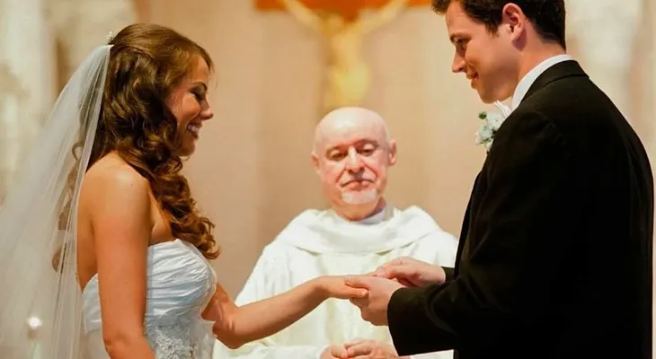 Vayan ante un sacerdote o  juez civil: El matrimonio puede prevenir la demencia, dice estudio 