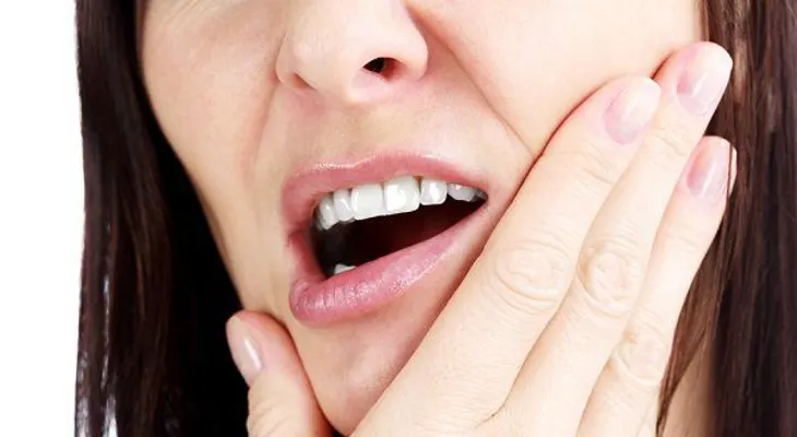 10 signos de advertencia que tu boca dice sobre tu salud
