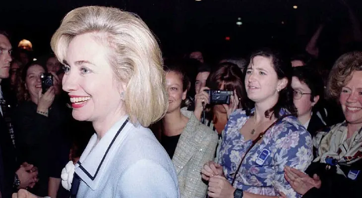 Manifestantes negros atacan a Clinton por una polémica frase que dijo en 1996