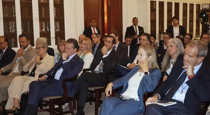 El presidente Abinader, ante empresarios de CEAPI: "En República Dominicana crecemos al 5%, reducimos la pobreza, y tenemos estabilidad política y social, sin polarizaciones ni extremismos"
