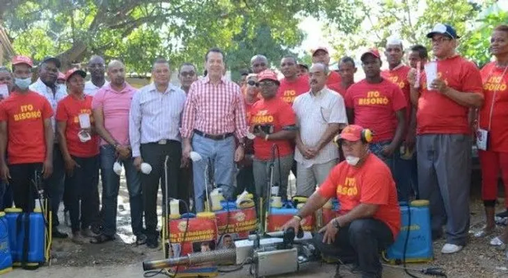 Bisonó encabeza nueva jornada de fumigación para eliminar criaderos de mosquitos
