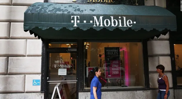 Filtran datos de 15 millones de clientes de T-Mobile tras 'hackeo' a Experian