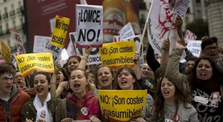 Estudiantes en España protestan contra ley de educación