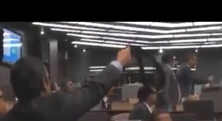 Diputado niega se quitara la correa para "darle una pela" a Faride Raful (VIDEO)