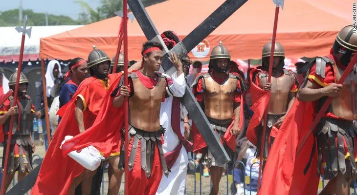 Una tradición de 50 años: los filipinos se crucifican en el Viernes Santo