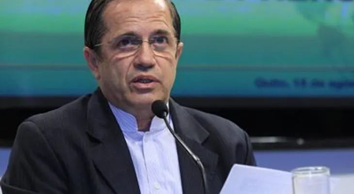 Dónde piensa llegar el Embajador de los Estados Unidos y hasta cuándo los soportaremos?