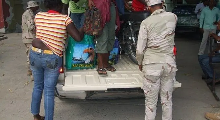 Choferes advierten paralizarán transporte por alza en precios peajes; dicen es abusivo