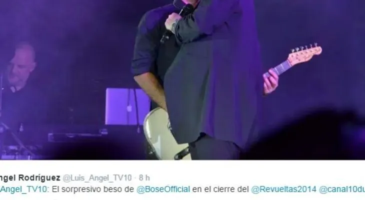Miguel Bosé besa guitarrista en la boca (Video)