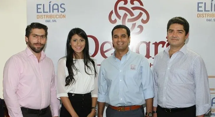 Elías Distribución premia al ganador de la promoción "Dewar?s Te Hace Millonario