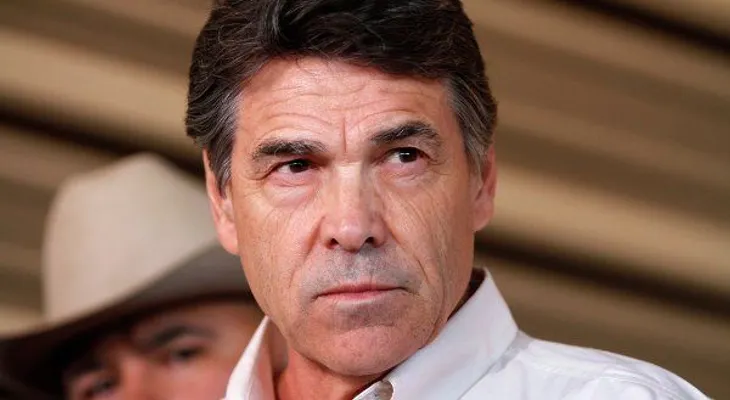 Héctor Guzmán  tilda de maniobra de LF información publicada por diario del país 