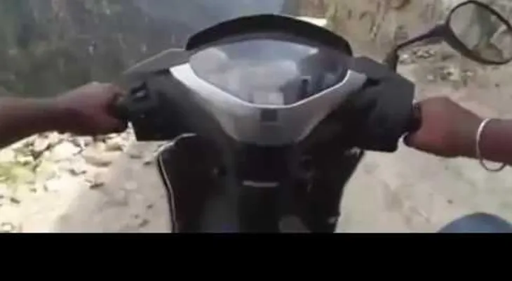 En motocicleta por el camino más peligroso del mundo