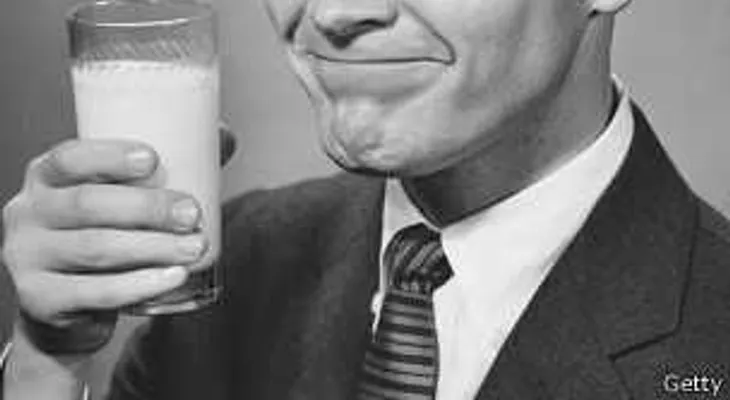 Puede la leche aliviar el malestar estomacal