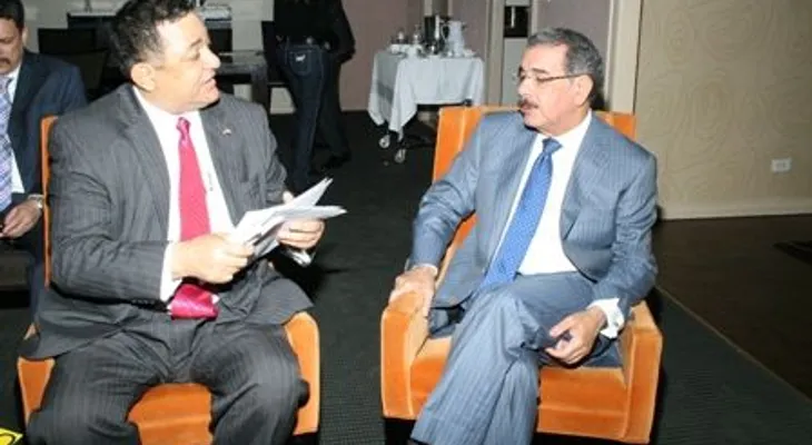 Solicitan funcionarios designados por decretos pongan cargos a disposición del presidente Medina