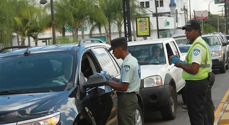 AMET advierte peligro de hablar por celular o chatear mientras se conduce