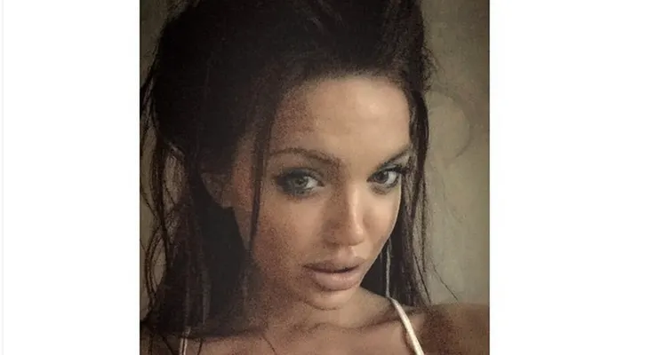Conoce a Chelsea Marr, la Angelina Jolie escocesa