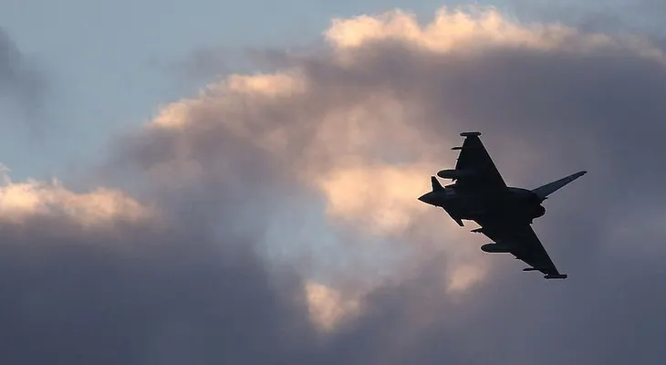 Reporte: mueren 32 militantes de ISIS en ataques aéreos