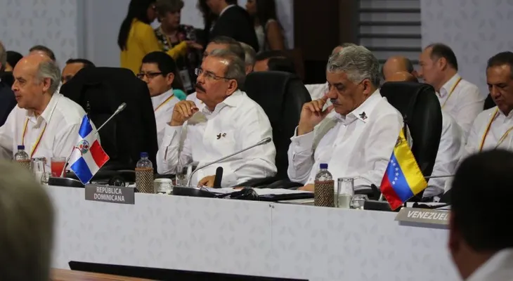 Danilo Medina proclama compromiso de transformar generación de jóvenes "ninis" en "sísís"
