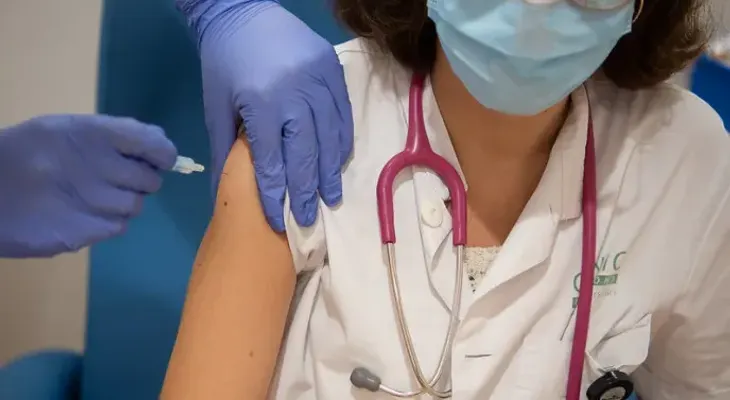 Alemania aprueba la vacuna obligatoria para personal sanitario y geriátricos