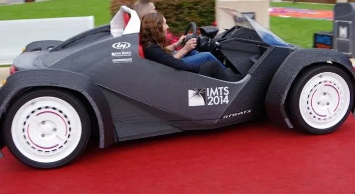 Presentan coche hecho con impresora 3D