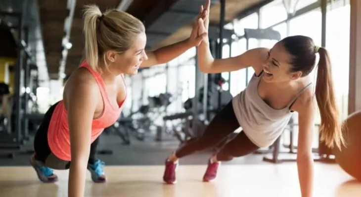 7 ejercicios que te harán cambiar tu cuerpo de forma radical en 4 semanas