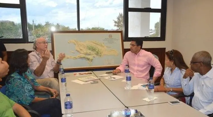 David Collado dice promoverá escuelas técnicas para educar en los barrios
