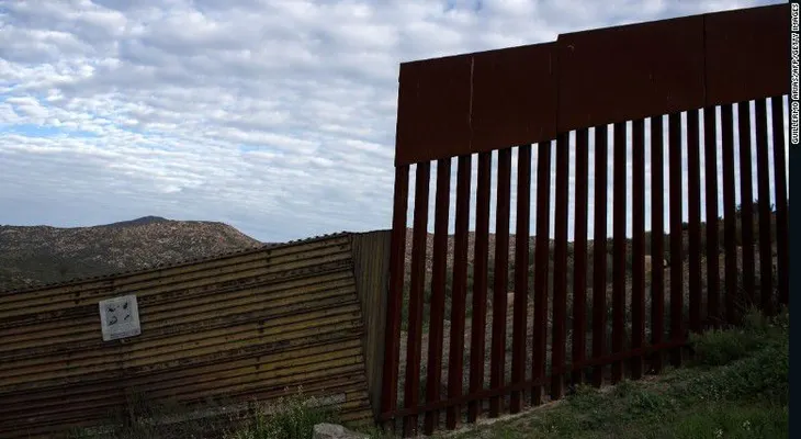 Muro fronterizo: el gobierno pide los primeros 1.000 millones para 62 millas