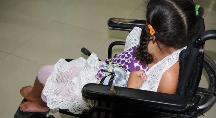 Rescatan niña que era usada por su madre para pedir en las calles