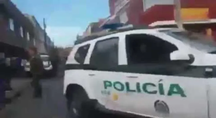 Una avioneta se estrella contra una vivienda en el barrio Villaluz, en Bogotá