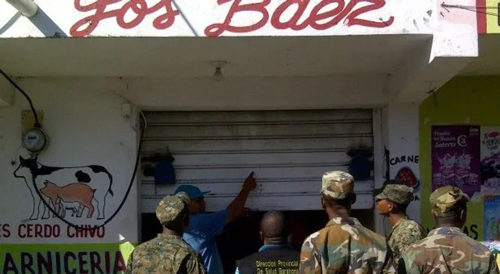 Cierran carnicería en Barahona por vender carne de caballo