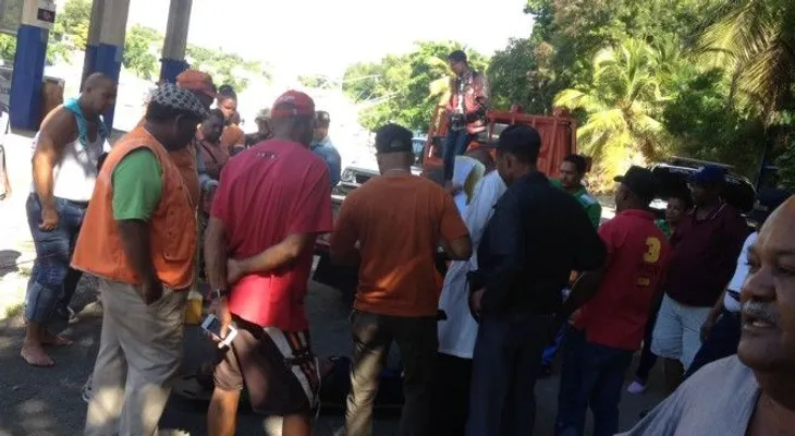 Hombre se lanza de un puente en La Romana y muere