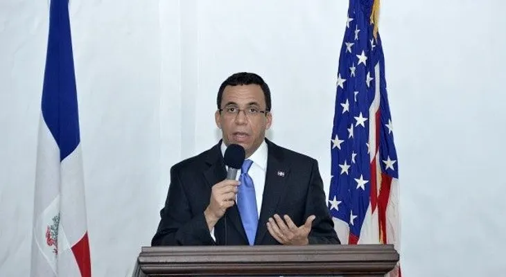 Andrés Navarro explica nuevo sistema consular