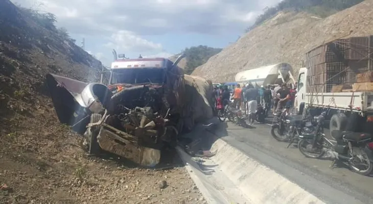 Un persona muerta por aparatoso accidente entre una patana y un camión en â??El Númeroâ?, de Azua