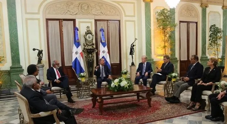 Danilo promete de nuevo que no volverá aspirar "nunca más"; niega despilfarre fondos