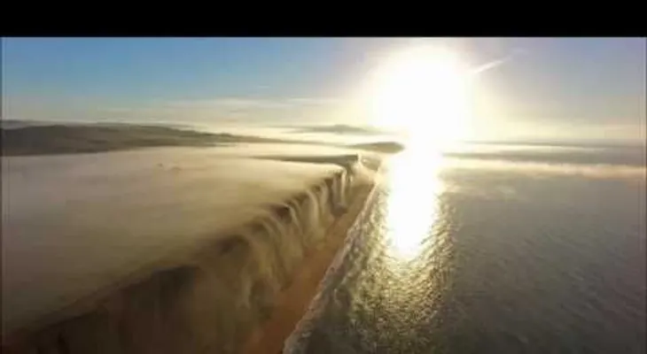 Un dron capta el raro fenómeno natural que funde el cielo con el mar