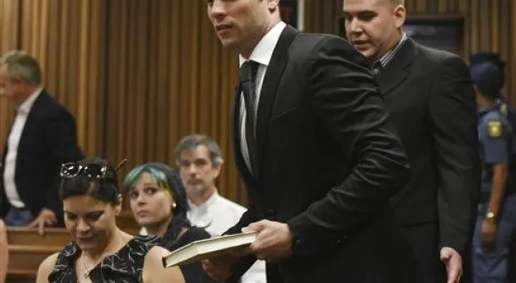 Pistorius seguirá bajo arresto domiciliario hasta condena