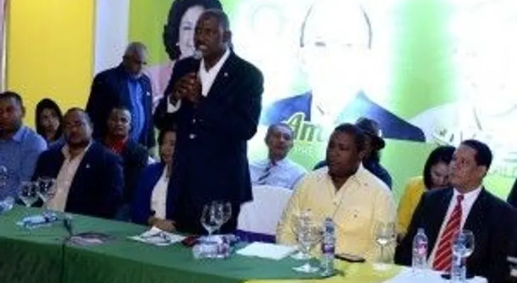 ALFREDO MARTINEZ ES PROCLAMADO POR EL PARTIDO DE AMABLE ARISTY