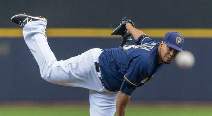 Pujols conecta vuelacerca 563 e iguala con Reggie Jackson