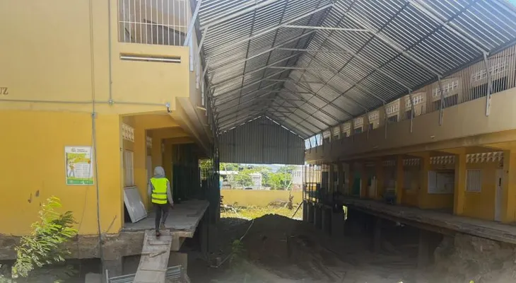 Estudiantes del centro educativo Rafaela Jiminián de la Cruz iniciarán clases sin escuela en Santiago