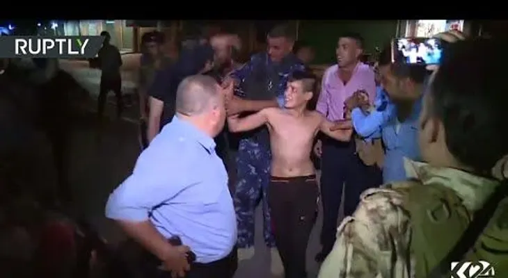 Detienen a niño kamikaze antes de inmolarse (VIDEO)