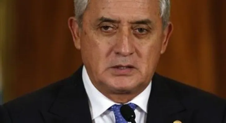 Presidente de Guatemala reconoce crisis tras escándalos de corrupción