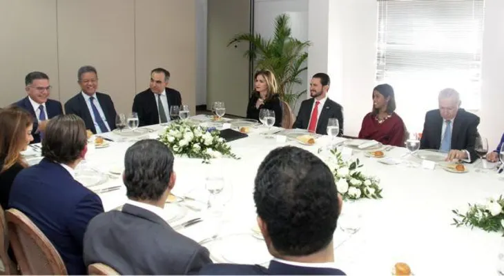Leonel y empresarios intercambian impresiones sobre temas de la agenda nacional 