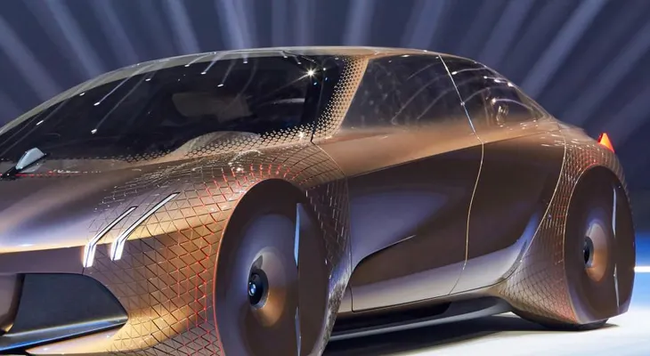 BMW imagina la conducción del futuro con el Vision Next 100.