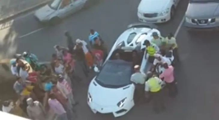 AMET detiene a David Ortiz en su Lamborghini (Video)