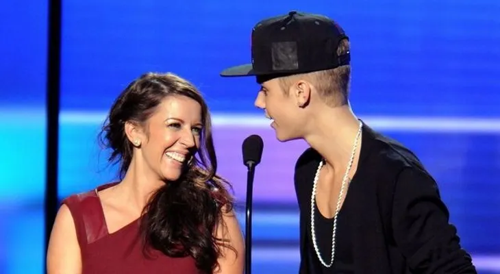 Madre de Justin Bieber clama al mundo que rece por él