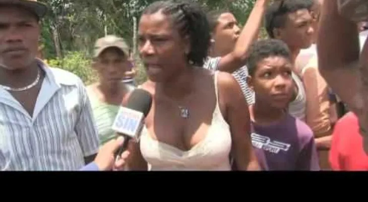 Sacerdote interviene en protesta en Azua y casi lo sacan a cubetazos