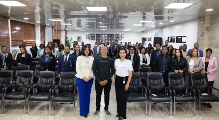 Contraloría formaliza programa de salud integral para sus colaboradores