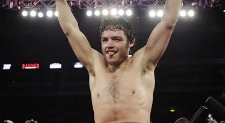 Julio César Chávez Jr. derrota fácil a Bryan Vera en combate súper mediano